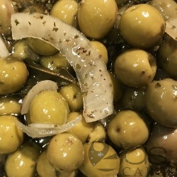 Olives vertes cassées à la Provençale